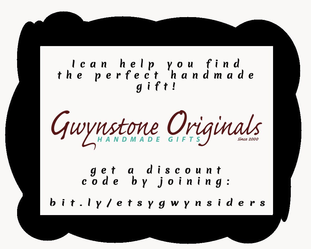 Close-up of the gold glass handheld magnifier displaying the clear lens, decorative black and pink beaded handle, suitable for reading aid and stylish home accessory.