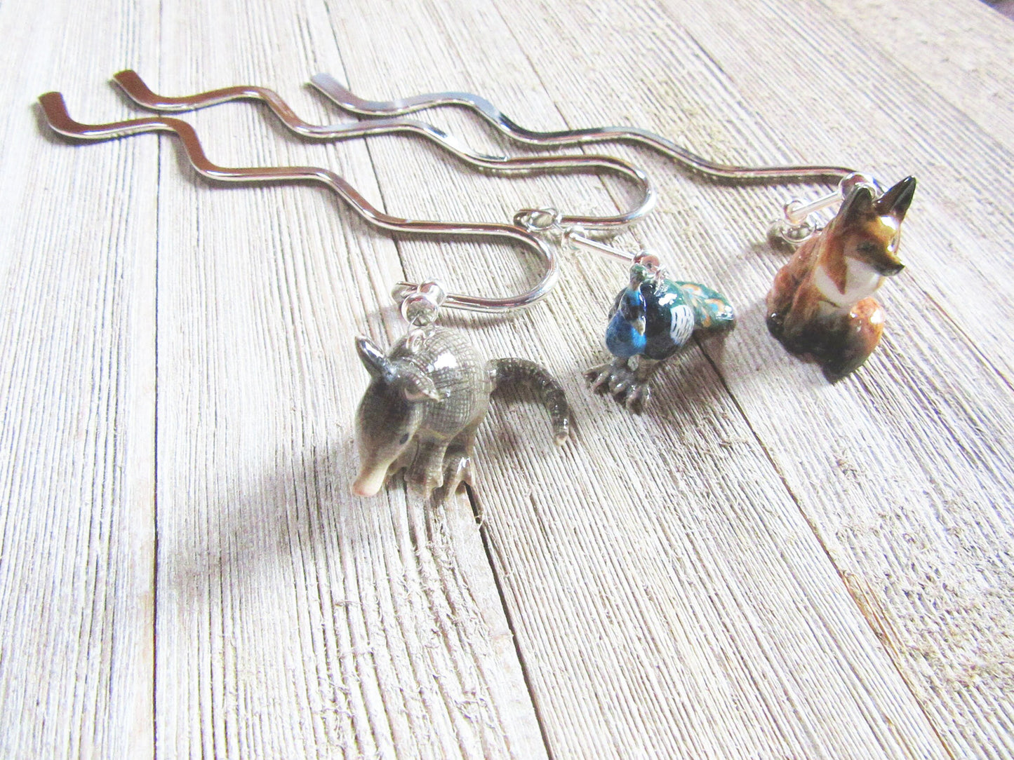 RAVEN BOOKMARK - Unique metal bookmark showcasing a raven, a must-have for avid readers.