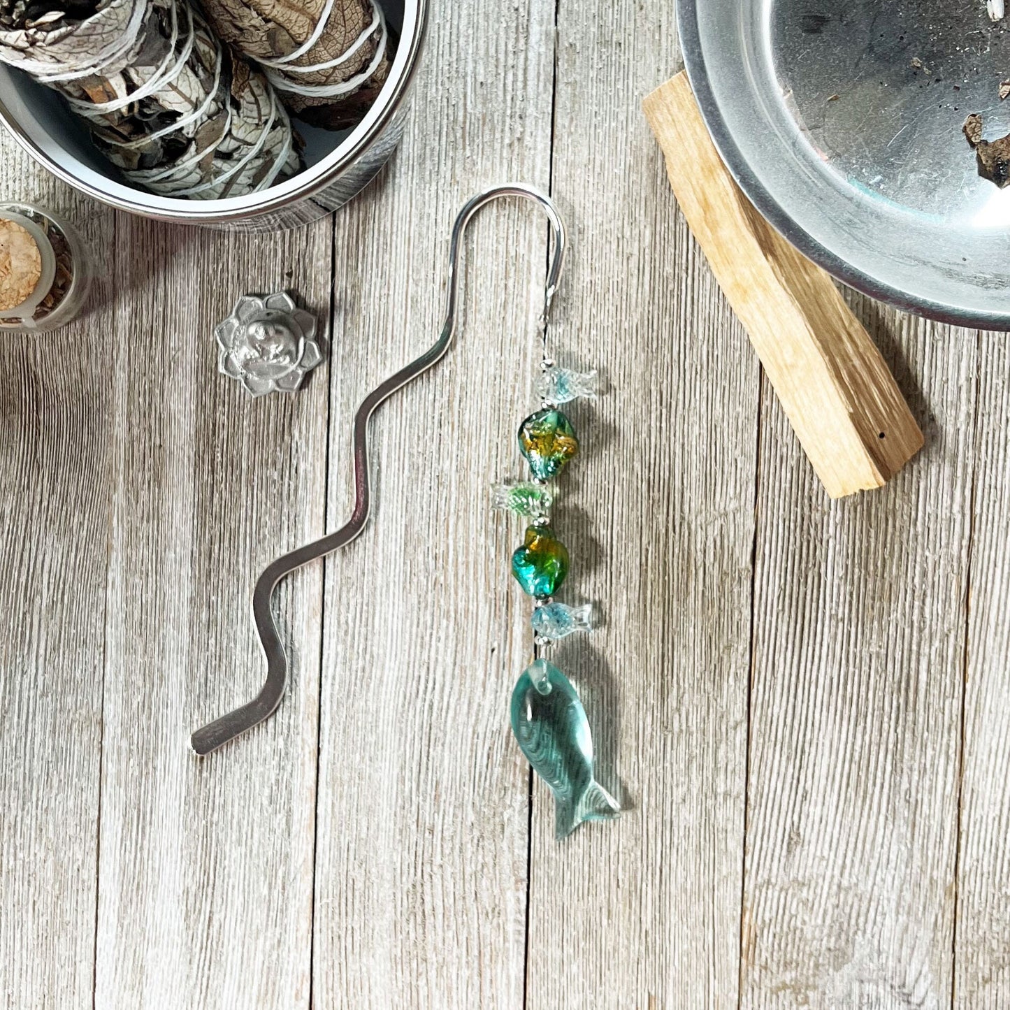Metal Bookmark Gift - Fish Stringer Dangle, an elegant and functional accessory for book lovers, ideal for marking pages while celebrating fishing themes.