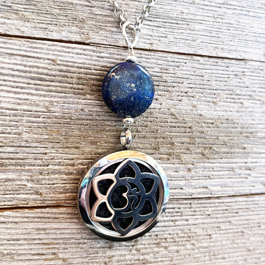 Sodalite versus Lapis Lazuli Stone
