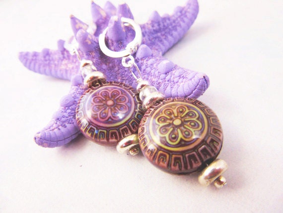 Color Change Jewelry featuring vibrant round earrings with intricate floral designs, beautifully crafted for nature lovers and perfect as a unique gift. Ideal mood bead accessory that shifts color to reflect personality.