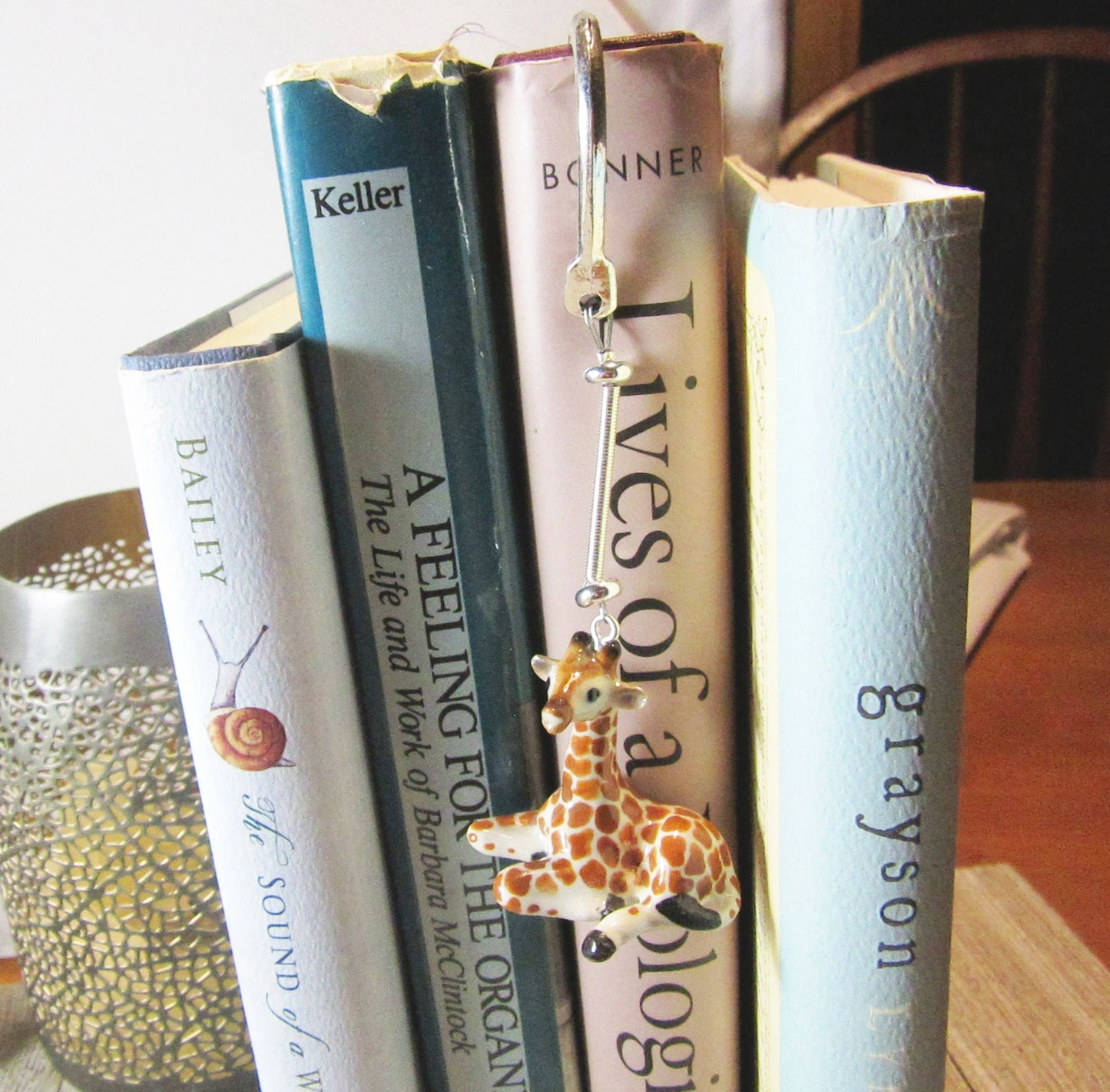 Giraffe Bookmark - Giraffe lover gift for a reader, cute porcelain figurine metal bookmark, giraffes page holder, librarian and zookeeper