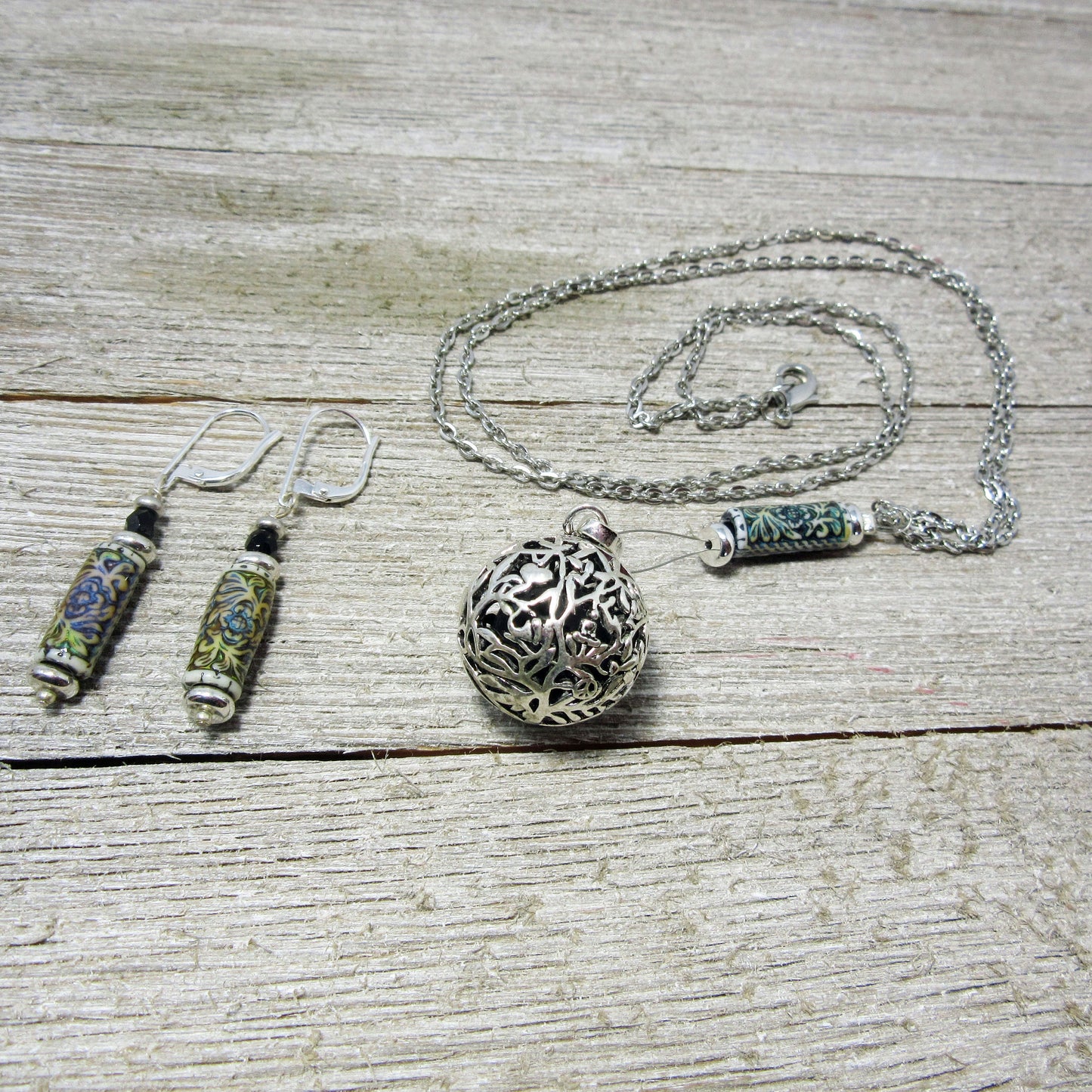 Diffuser Necklace, Essential oil jewelry, aromatherapy locket, Floral Pendant, lava bead, Essential Oil Diffuser Pendant, Gift for her